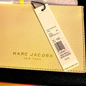 Authentic MARC JACOBS SMOKED ALMOND MULTI WRISTLET